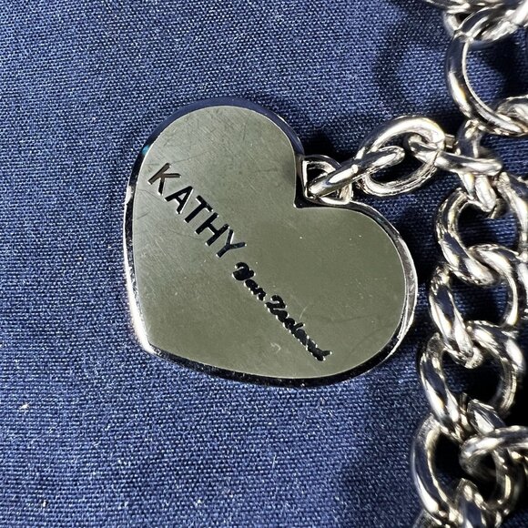 Black Faceted Heart Keychain With Silver Chain & Kathy New Zealand Charm - Picture 2 of 4